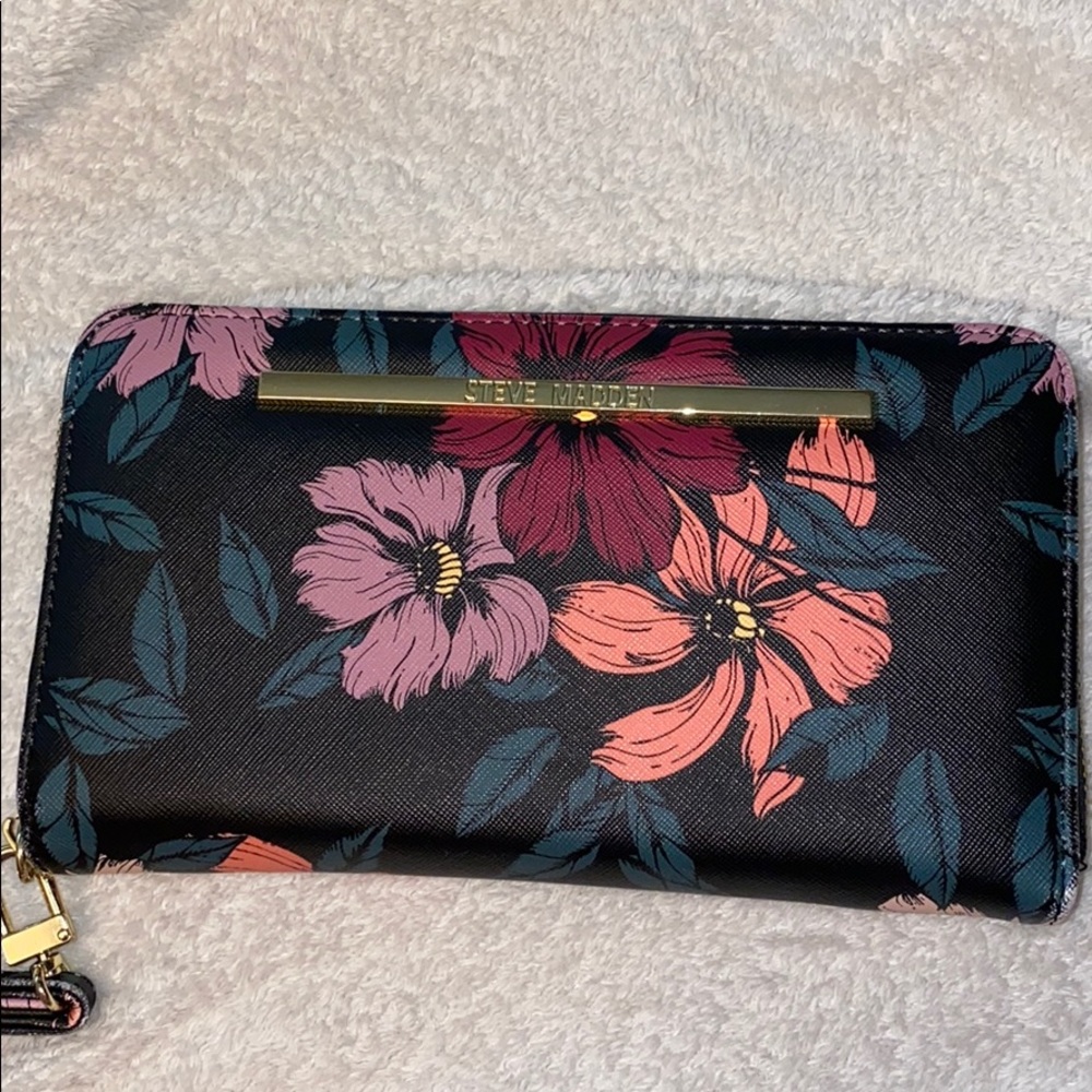 Steve Madden Floral Wristlet
